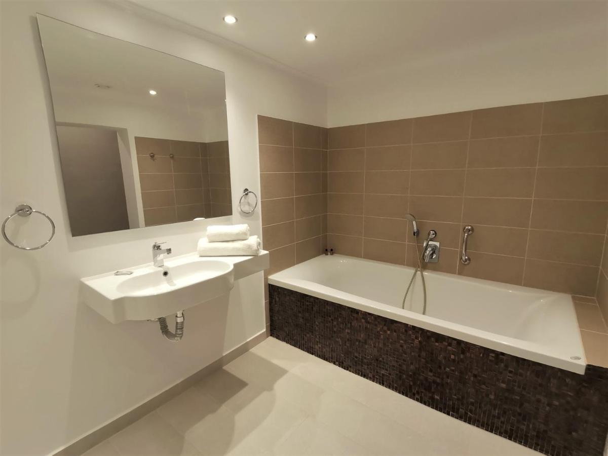 Helion Apartment *
