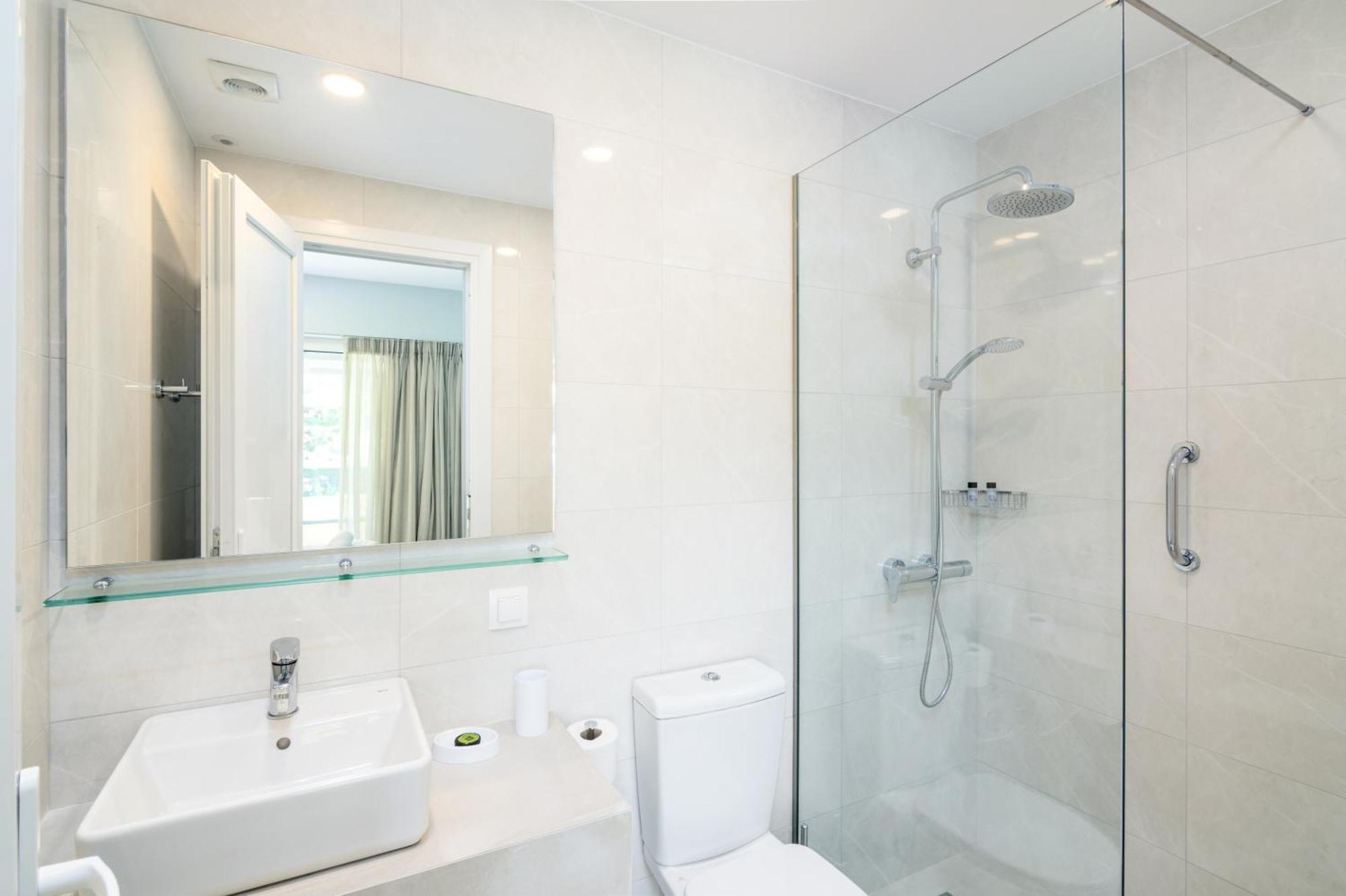 Helion Apartment *